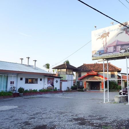 בניוואנגי Watu Dodol Hotel & Restaurant מראה חיצוני תמונה