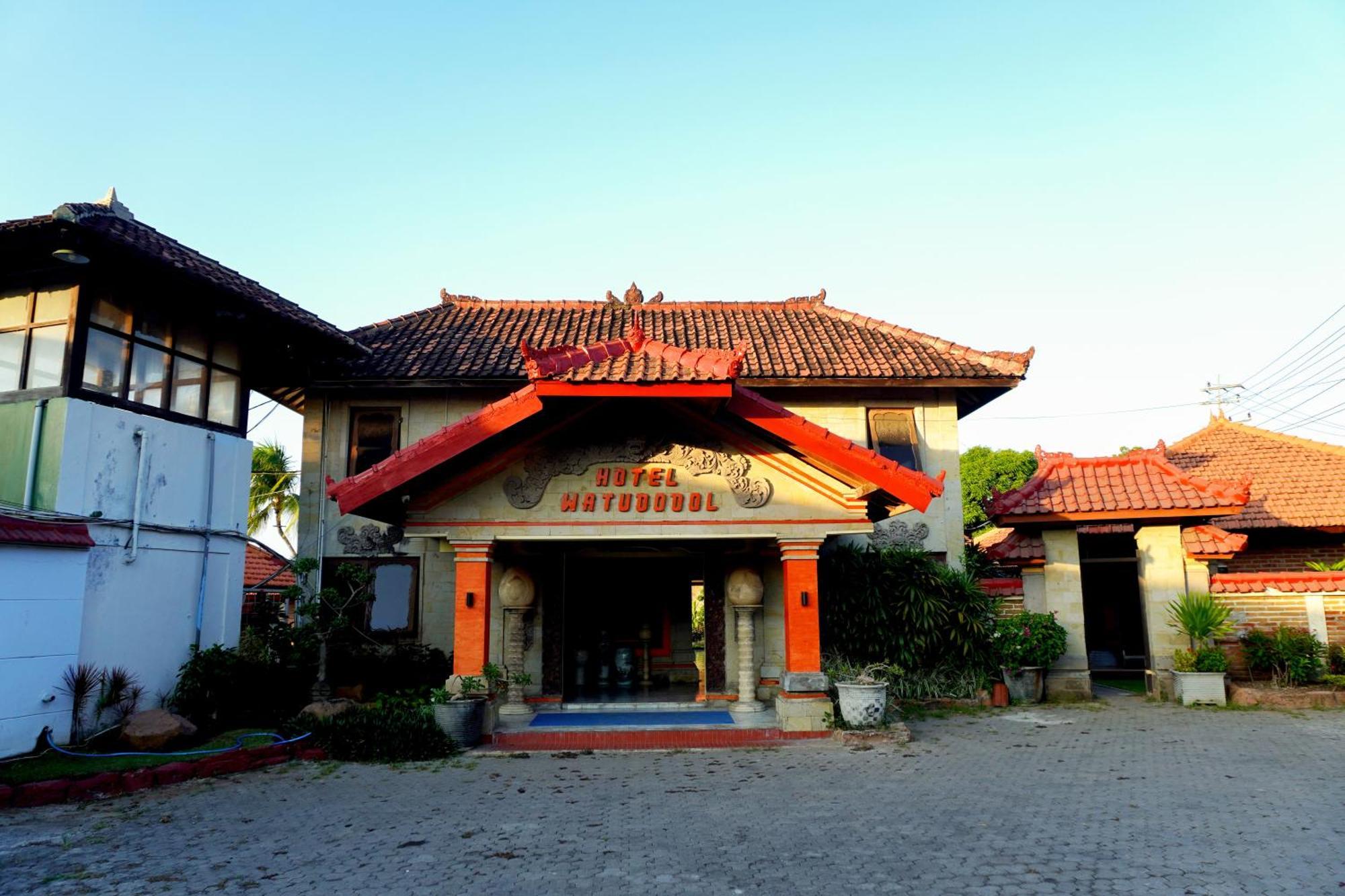 בניוואנגי Watu Dodol Hotel & Restaurant מראה חיצוני תמונה