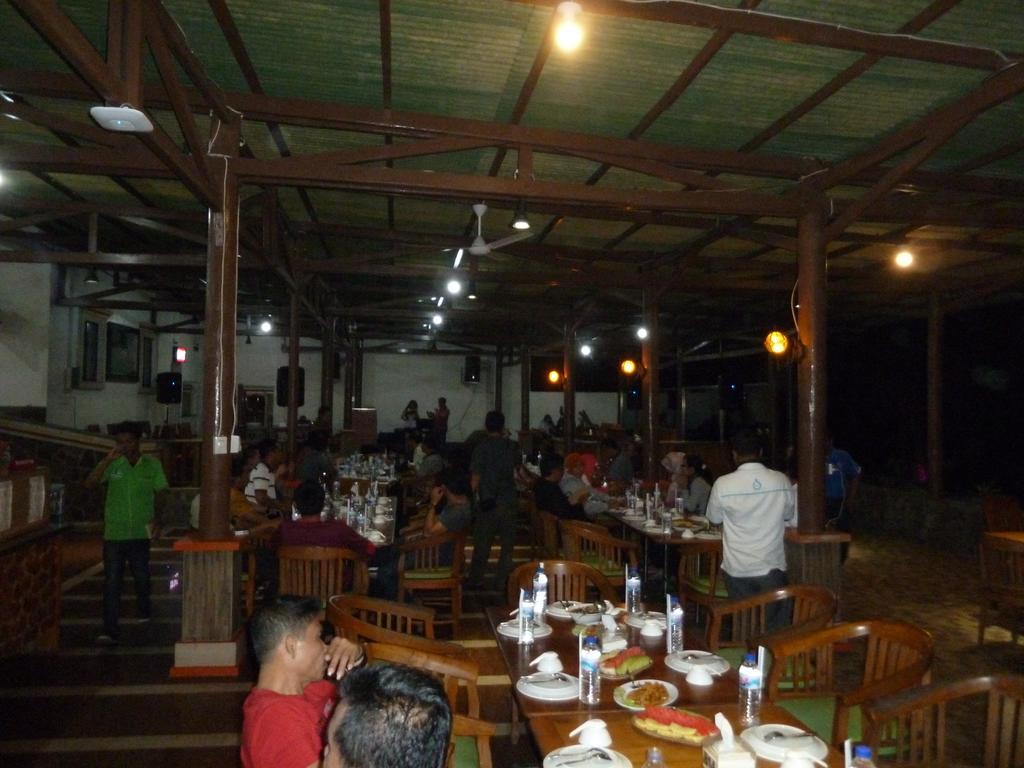 בניוואנגי Watu Dodol Hotel & Restaurant מראה חיצוני תמונה